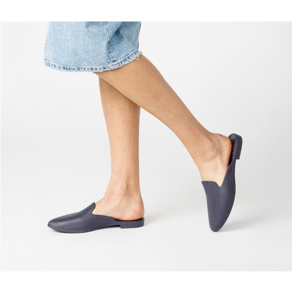 Native Ava Bloom Size 7 Women’s Flat Slip-On Mules in a Dark Blue/Plum Colour